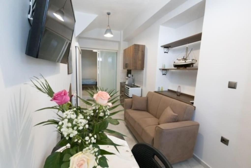 Aigli Guest House Gythio Buitenkant foto